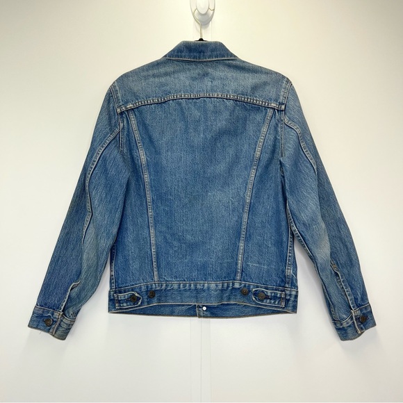 Levi's Vintage Jean Jacket Women’s Medium Distressed Denim Relaxed Trucker Fit - Picture 6 of 9